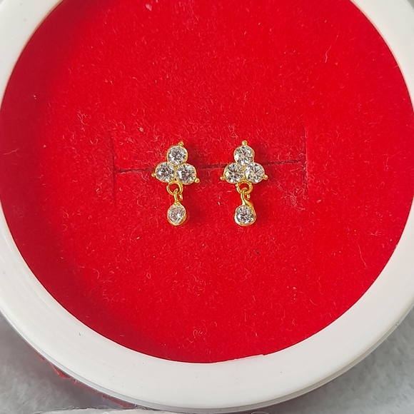 100% Pure Jewelry - Beautiful new small earrings